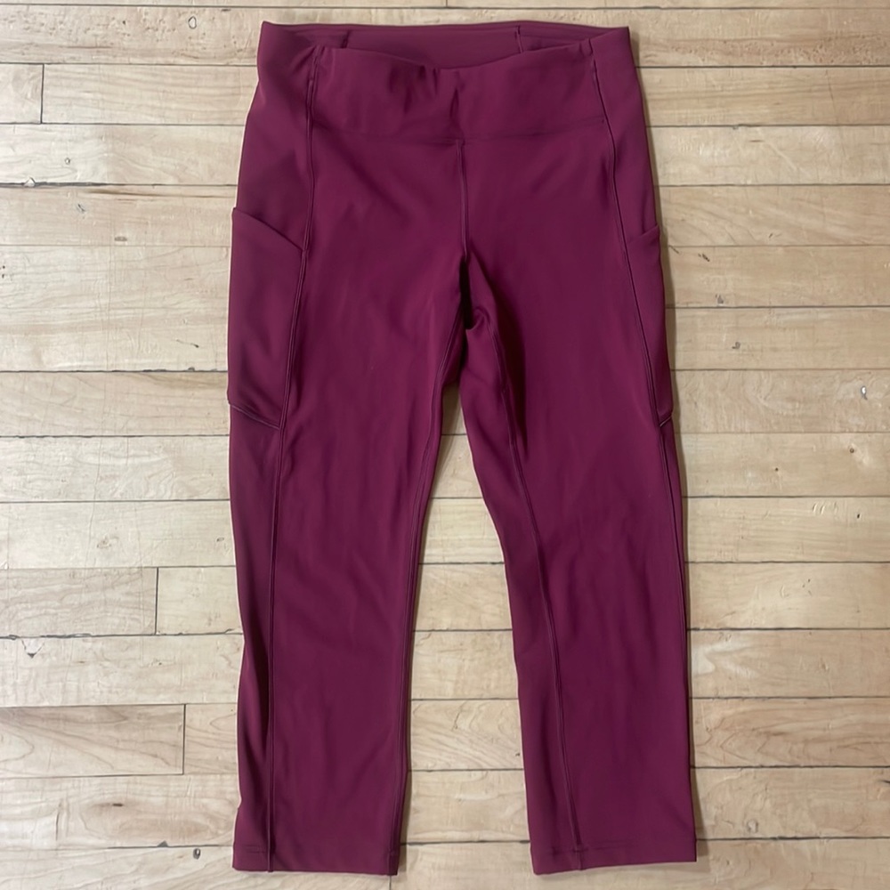Lulu cardinal crop leggings size 8. Speed up style with side pockets